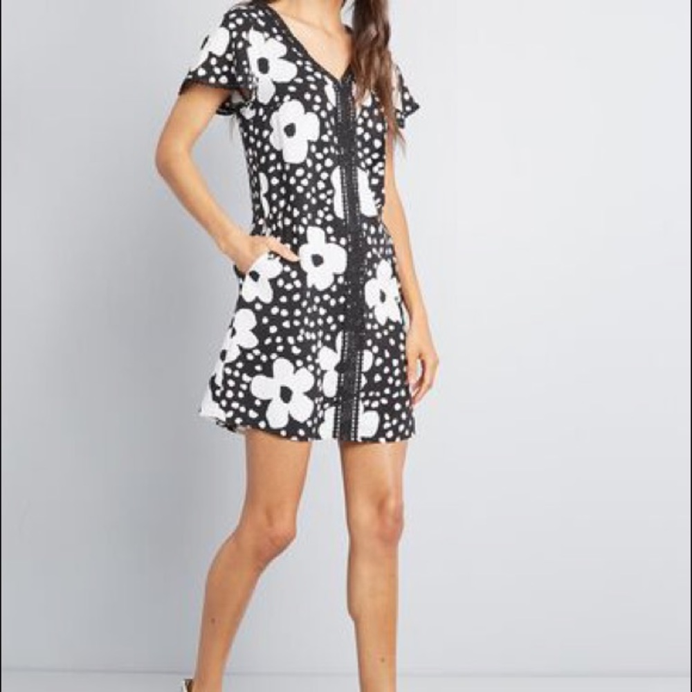Modcloth Black & White Floral Shift Dress!
